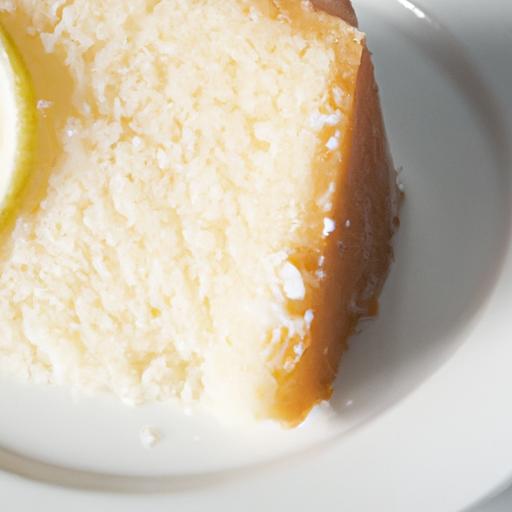 Zesty Delight: Exploring ⁤Lemon Cake‍ with⁣ Luscious Pudding
