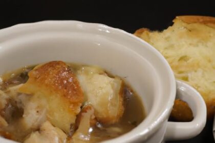 Savory Slow Cooker Chicken French Onion Soup Recipe Guide