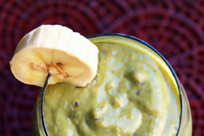 Creamy Avocado & Banana Smoothie: Nutritious Blend Boost