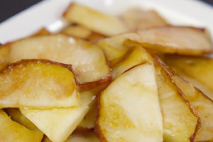Crispy Air Fryer Apple Chips with a Hint of Cinnamon Magic
